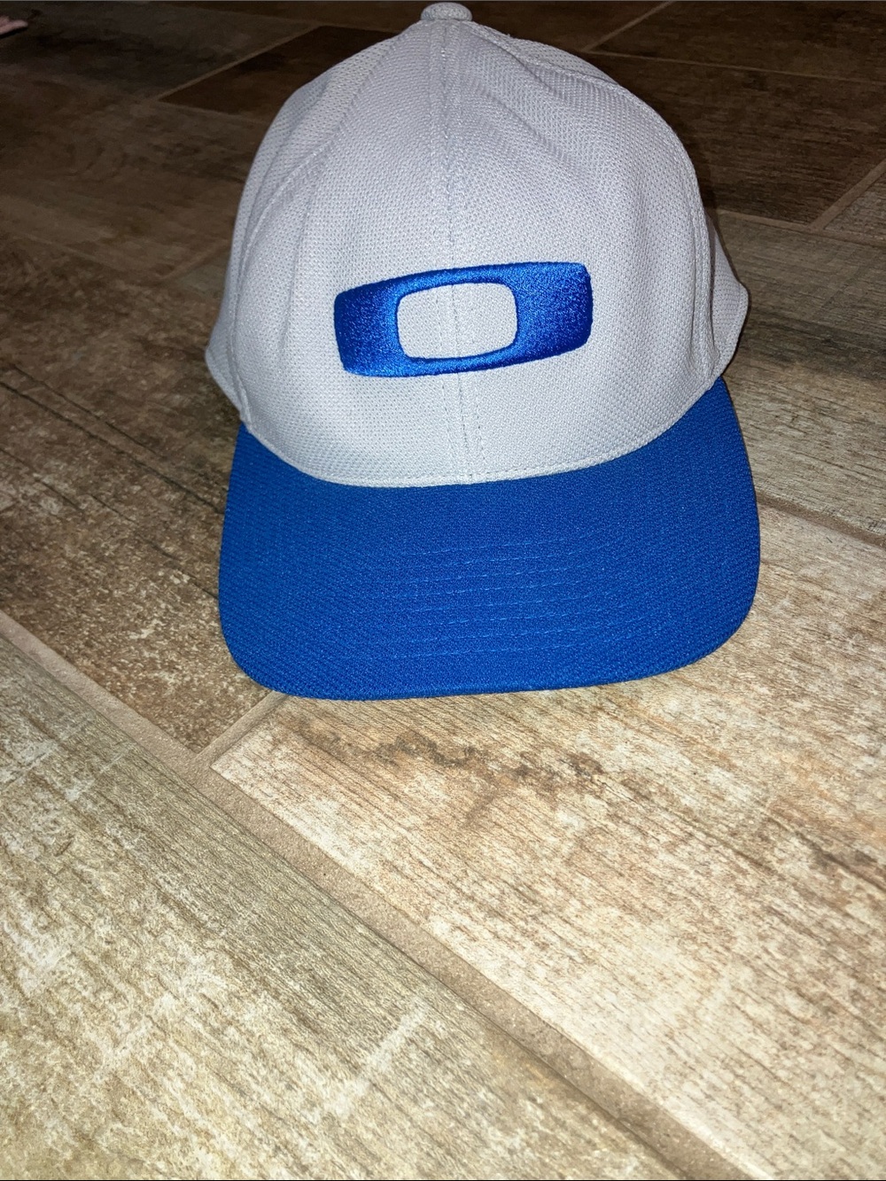 Oakley MENS SQUARE O- JUSTABLE Snapback Hat ONE TEN